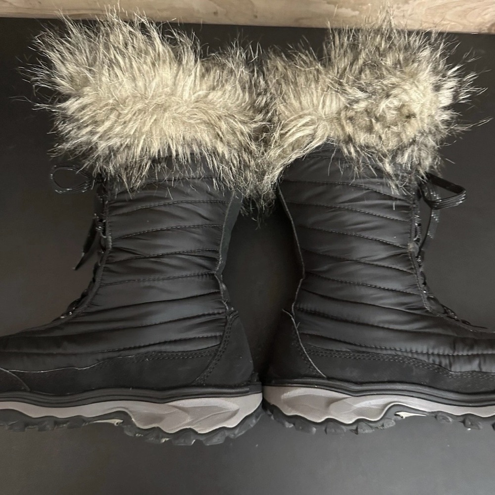 Eddie Bauer Womens Black Fur Trimmed Winter Outdoor Boots Size 9 Vibram Bottom - Picture 7 of 9